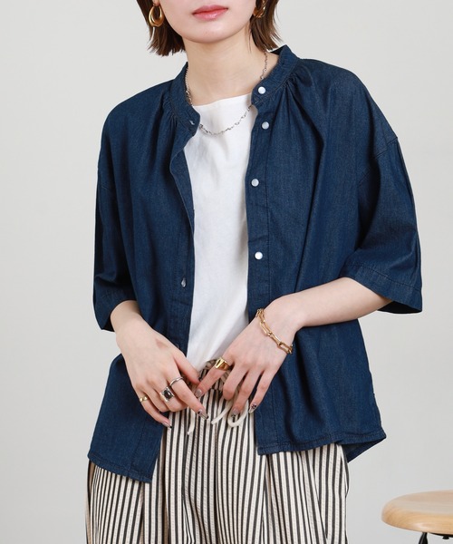 atONE(アットワン)の「エアリーデニムスタンドカラーシャツ 半端袖(シャツ/ブラウス・レディース・ワンウォッシュ/ネイビー・M~L/4L~5L/LL~3L)」の5枚目の写真