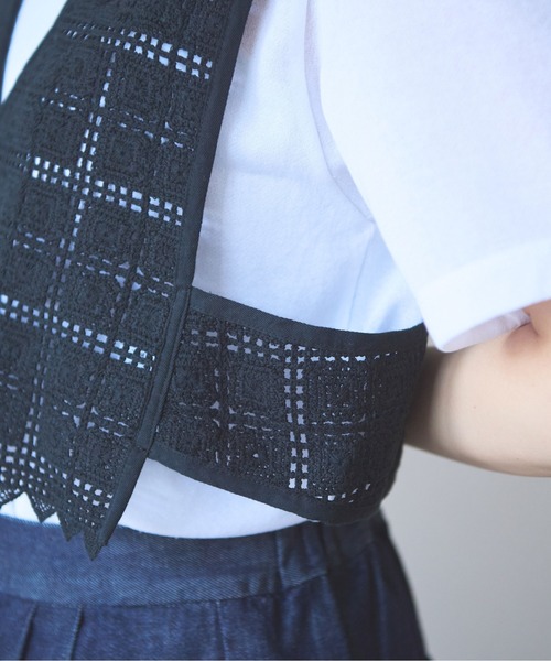 yuni(ユニ )の「cotton Lace 2way vest(シャツ/ブラウス・レディース・ホワイト/ブラック・FREE)」の16枚目の写真