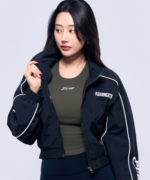 PHYSICAL GARMENTS（フィジカルガーメンツ）の「P5035 ウーマンパイピングウィンドブレーカークロップジャケット[ブラック]（ナイロンジャケット・レディース・ブラック・FREE）」の3枚目の写真