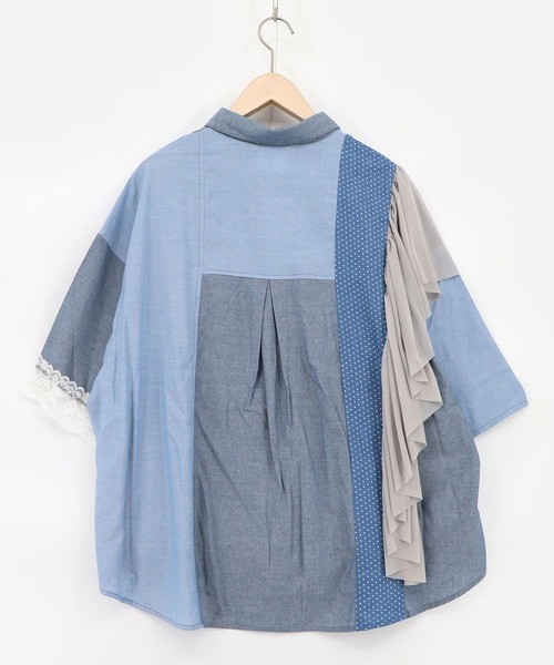 ScoLar（スカラー）の「ScoLar(スカラー) デニム×水玉×チュール×総柄 パッチワーク風シャツ（シャツ/ブラウス・レディース・ブルー/ライトブルー・MEDIUM）」の9枚目の写真