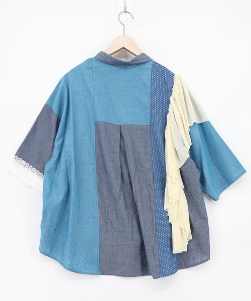 ScoLar（スカラー）の「ScoLar(スカラー) デニム×水玉×チュール×総柄 パッチワーク風シャツ（シャツ/ブラウス・レディース・ブルー/ライトブルー・MEDIUM）」の12枚目の写真