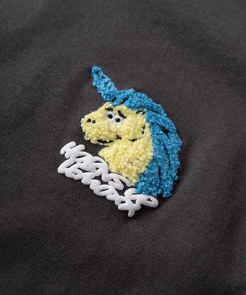 SlashDate(スラッシュデイト)の「【83】【LEMOXX/レモックス】ユニコーン&ネッシー バックサガラ刺繍 クルーネックTシャツ/ワンポイント刺繍/アクリルキーホルダー付/ユニセックス/レディース/メンズ(Tシャツ/カットソー・メンズ・ホワイト/チャコールグレー/グレー系その他/クリーム/ホワイト系その他/ライトイエロー・L/M)」の19枚目の写真