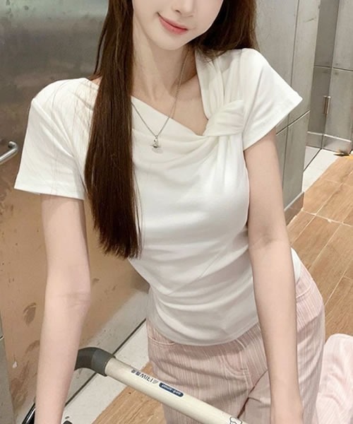 Pittok（ピットク）の「ドレープネックリボン風 半袖Ｔシャツ（Tシャツ/カットソー・レディース・ホワイト/ライトブルー・MEDIUM）」の6枚目の写真