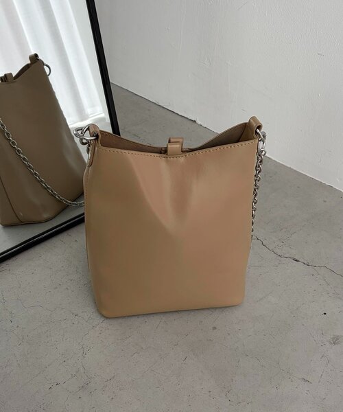 CAPRICIEUX LE'MAGE（カプリシューレマージュ）の「バケットチェーンバッグ（ショルダーバッグ・レディース・ベージュ/ブラック/アイボリー・FREE）」の19枚目の写真