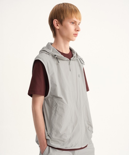 MODE COMMUTER（モードコミューター）の「Dry Touch Hooded Vest（ベスト・メンズ・ベージュ・SMALL/MEDIUM/LARGE）」の5枚目の写真