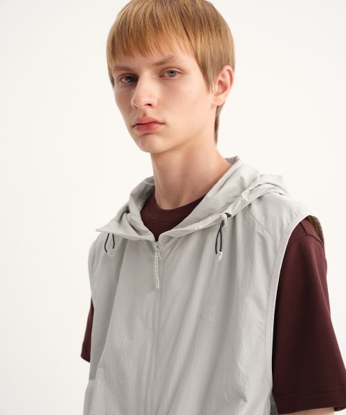 MODE COMMUTER（モードコミューター）の「Dry Touch Hooded Vest（ベスト・メンズ・ベージュ・SMALL/MEDIUM/LARGE）」の7枚目の写真