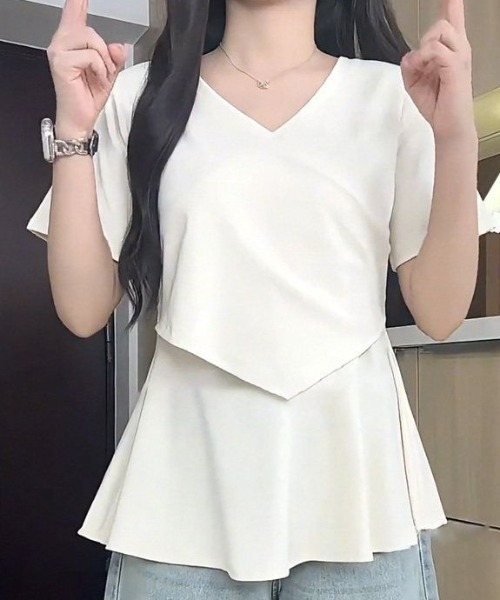 AMAJI(アマジ)の「ラッフルフリル ルーズ Vネック 半袖Tシャツ(Tシャツ/カットソー・レディース・ブラック/ベージュ・MEDIUM/LARGE/X-LARGE)」の3枚目の写真