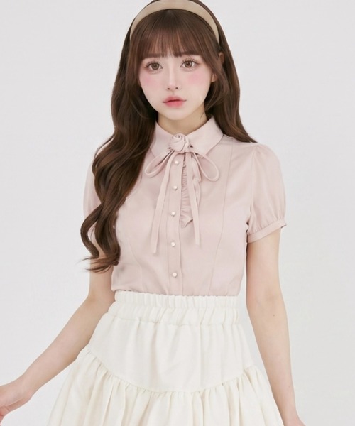 Suyunn(スユン)の「ローズリボン付きサテンブラウス(シャツ/ブラウス・レディース・ホワイト/ピンク・M)」の2枚目の写真
