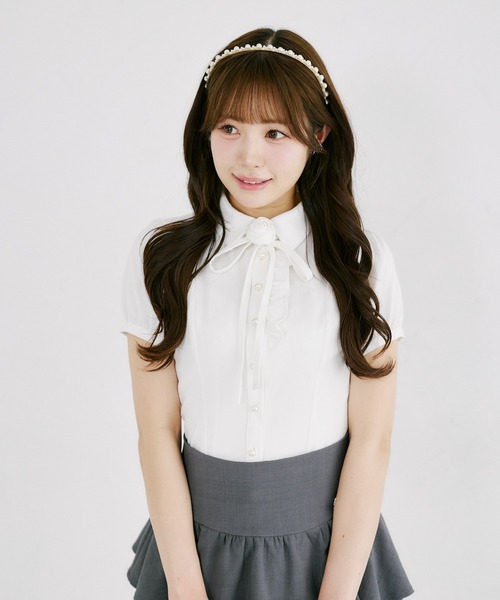 Suyunn(スユン)の「ローズリボン付きサテンブラウス(シャツ/ブラウス・レディース・ホワイト/ピンク・M)」の6枚目の写真
