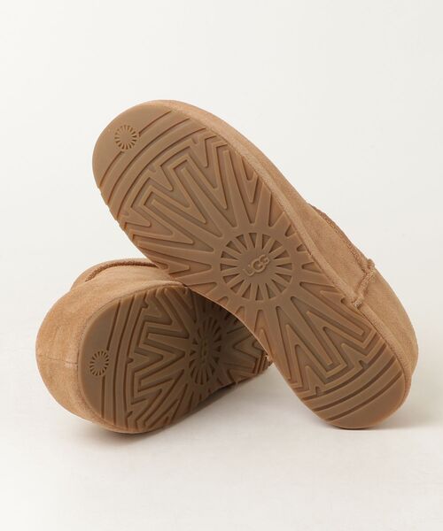 Ray BEAMS（レイビームス）の「UGG ENWRAP CLOG（ドレスシューズ・レディース・ブラウン系その他3/ブラック・6/7/8）」の4枚目の写真
