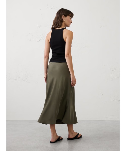 BANANA REPUBLIC FACTORY STORE(バナナリパブリック ファクトリーストア)の「BANANA REPUBLIC FACTORY STORE クラッシュドサテン ミディスリップスカート(スカート・レディース・レッド系その他/オリーブ・S/M/XS/L)」の4枚目の写真