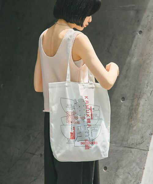 Collaboration URBAN RESEARCH（コラボレーションアーバンリサーチ）の「KAMUKURA×UR　TOTE BAG Bowls（トートバッグ・レディース・チャコールグレー/オフホワイト・ONE）」の5枚目の写真