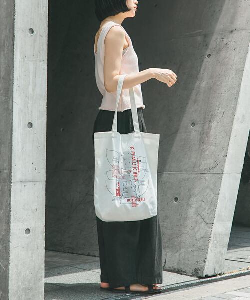 Collaboration URBAN RESEARCH（コラボレーションアーバンリサーチ）の「KAMUKURA×UR　TOTE BAG Bowls（トートバッグ・レディース・チャコールグレー/オフホワイト・ONE）」の8枚目の写真