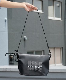 POLeR（ポーラー）の「POLeR/ポーラー HIGH&DRY PVC SACOCHE サコッシュ ショルダーバッグ PVC素材 タイポグラフィ メンズ  レディース 秋 秋服 2026年秋冬（ショルダーバッグ）」