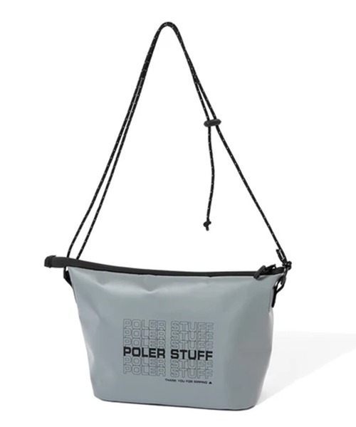 POLeR（ポーラー）の「POLeR/ポーラー HIGH&DRY PVC SACOCHE サコッシュ ショルダーバッグ PVC素材 タイポグラフィ メンズ  レディース 2026年 夏 夏服（ショルダーバッグ・メンズ・ブラック/ベージュ/グレー/オリーブ・FREE）」の10枚目の写真