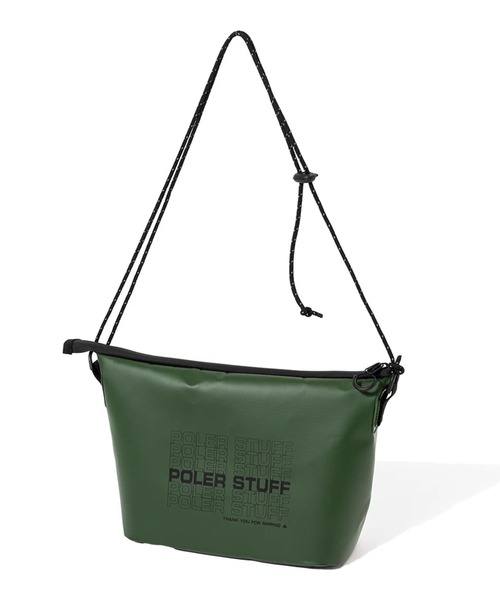 POLeR（ポーラー）の「POLeR/ポーラー HIGH&DRY PVC SACOCHE サコッシュ ショルダーバッグ PVC素材 タイポグラフィ メンズ  レディース 2026年 夏 夏服（ショルダーバッグ・メンズ・ブラック/ベージュ/グレー/オリーブ・FREE）」の14枚目の写真