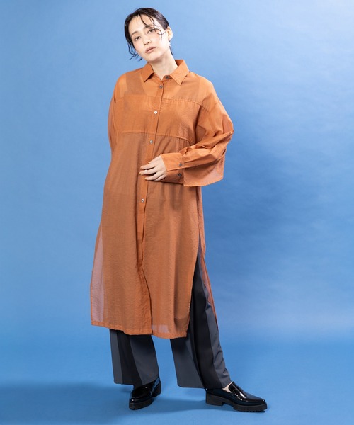 OSMOSIS(オズモーシス)の「バックレイヤードロングブラウス(シャツ/ブラウス・レディース・ブラック/オレンジ/ブラウン・ONE SIZE)」の4枚目の写真