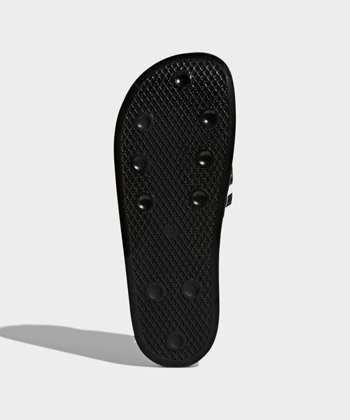 adidas（アディダス）の「オリジナルス アディレッタ ［ADILETTE］ アディダスオリジナルス（サンダル・メンズ・ブラック・28.5cm/29.5cm/30.5cm/22.5cm/23.5cm/24.5cm/25.5cm/26.5cm/27.5cm）」の3枚目の写真