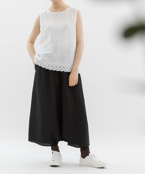 nop de nod(ノップドゥノッド)の「ラミー裾刺繍ノースリーブ(シャツ/ブラウス・レディース・オフホワイト/ブラック・3)」の3枚目の写真