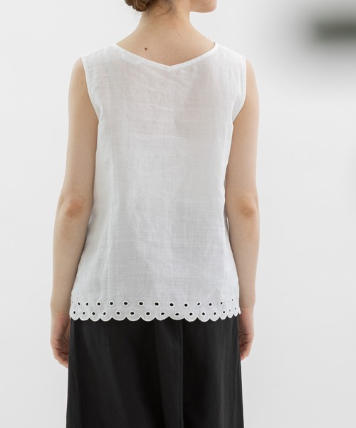 nop de nod(ノップドゥノッド)の「ラミー裾刺繍ノースリーブ(シャツ/ブラウス・レディース・オフホワイト/ブラック・3)」の8枚目の写真