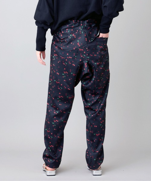FLUMOR（フラマー）の「オリジナルチェリープリントデザインパンツ（その他パンツ・レディース・ブラック・38）」の13枚目の写真