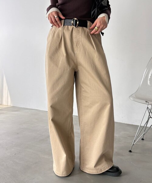 DouDou(ドゥドゥ)の「ベルト付タックチノパンツ(チノパンツ・レディース・ベージュ・38/36)」の1枚目の写真