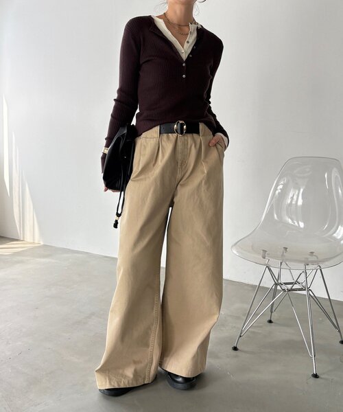 DouDou(ドゥドゥ)の「ベルト付タックチノパンツ(チノパンツ・レディース・ベージュ・38/36)」の3枚目の写真