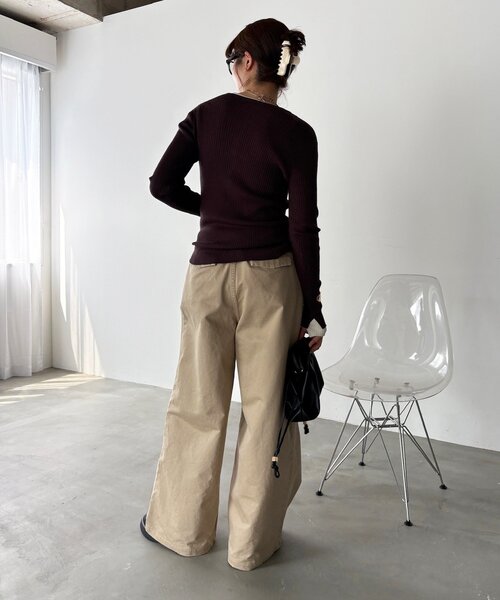 DouDou(ドゥドゥ)の「ベルト付タックチノパンツ(チノパンツ・レディース・ベージュ・38/36)」の5枚目の写真