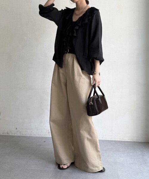DouDou(ドゥドゥ)の「ベルト付タックチノパンツ(チノパンツ・レディース・ベージュ・38/36)」の14枚目の写真