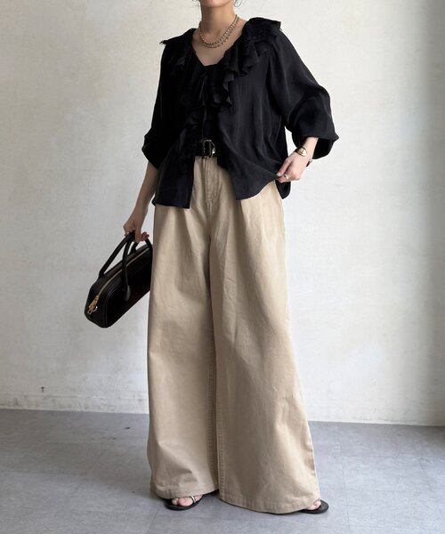 DouDou(ドゥドゥ)の「ベルト付タックチノパンツ(チノパンツ・レディース・ベージュ・38/36)」の15枚目の写真