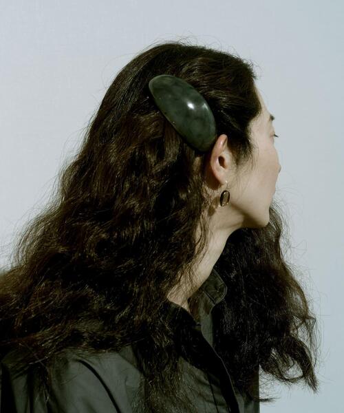SMELLY(スメリー)の「SMELLY so’ textured stone barrette(バレッタ/ヘアクリップ・レディース・カーキ/ベージュ・-)」の2枚目の写真