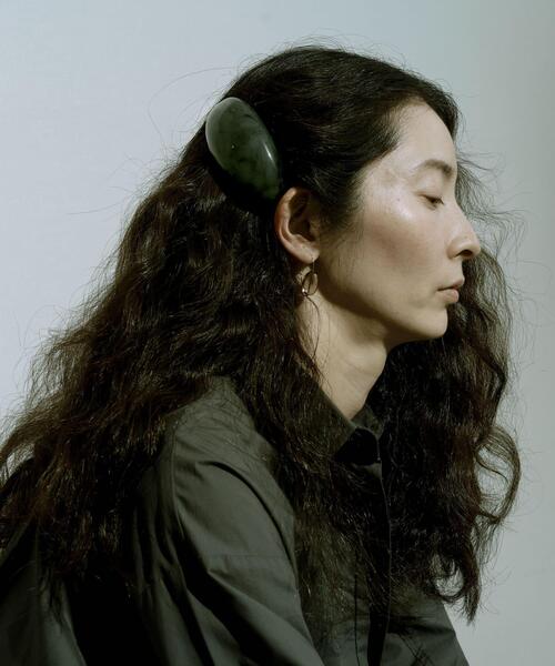 SMELLY(スメリー)の「SMELLY so’ textured stone barrette(バレッタ/ヘアクリップ・レディース・カーキ/ベージュ・-)」の7枚目の写真