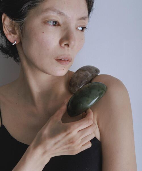SMELLY(スメリー)の「SMELLY so’ textured stone barrette(バレッタ/ヘアクリップ・レディース・カーキ/ベージュ・-)」の10枚目の写真