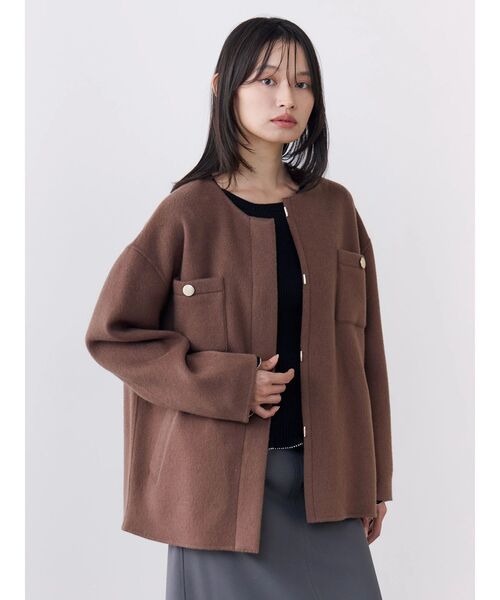 TONAL(トーナル)の「ポケットデザインリバーショートコート(その他アウター・レディース・ブラウン/チャコールグレー/アイボリー・SMALL/MEDIUM)」の3枚目の写真