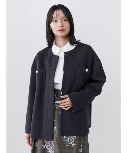 TONAL(トーナル)の「ポケットデザインリバーショートコート(その他アウター・レディース・ブラウン/チャコールグレー/アイボリー・SMALL/MEDIUM)」の6枚目の写真