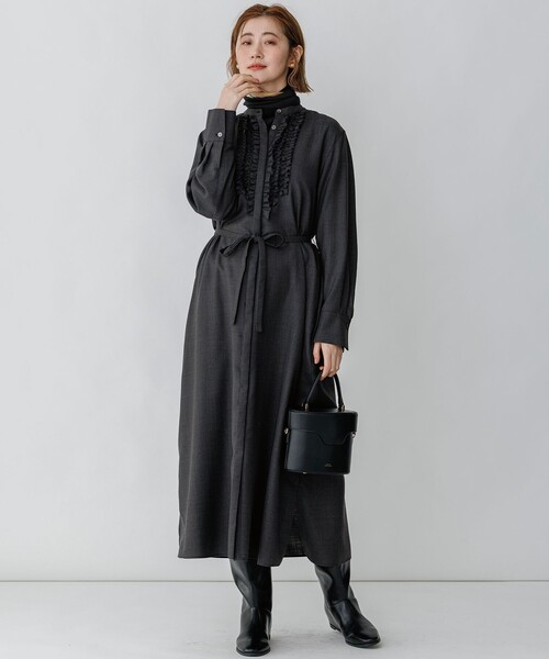 23区(ニジュウサンク)の「TWビエラ フリルデザイン ワンピース(ワンピース・レディース・ダークグリーン系/ネイビー系・38)」の9枚目の写真