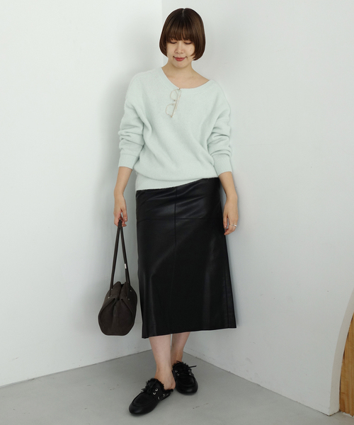 SLOBE IENA(スローブイエナ)の「《シリーズあり/》フォックスアルパカ 2wayプルオーバー(ニット/セーター・レディース・ブラック/サックスブルー/グレー/レッド・FREE)」の9枚目の写真