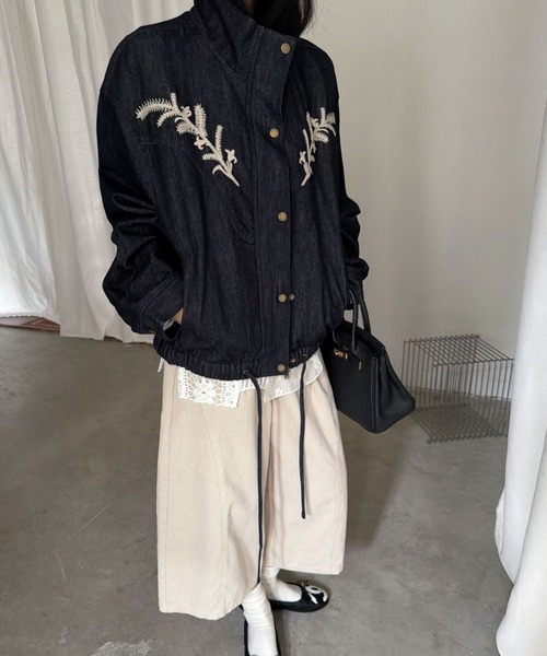 CHUN CHUN NOTES(チュンチュンノーツ)の「26AW/ボタニカル刺繍 スタンドカラーデニムブルゾン(ブルゾン・レディース・ネイビー・M)」の7枚目の写真