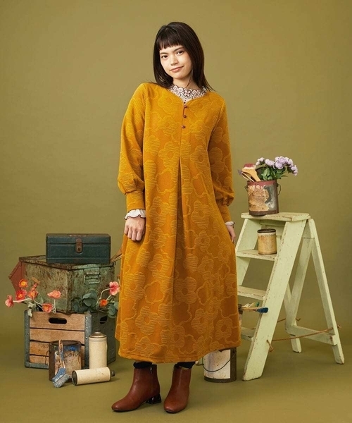 Jocomomola(ホコモモラ)の「【日本製】Forma de flor フラワージャカードカットソーワンピース(ワンピース・レディース・マスタード/ブラック・40)」の18枚目の写真