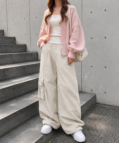 GRESHEL(グレッシェル)の「裾ドロスト付き ワイドカーゴパンツ(スウェットパンツ・レディース・ブラック/グレー・SMALL/MEDIUM/LARGE)」の5枚目の写真