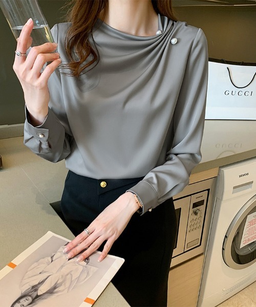 ONEP STAR(ワンピスター)の「ドレープパール調装飾長袖ブラウス(Tシャツ/カットソー・レディース・グレー・MEDIUM/X-LARGE/LARGE)」の14枚目の写真