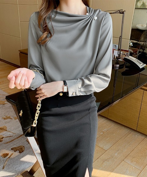 ONEP STAR(ワンピスター)の「ドレープパール調装飾長袖ブラウス(Tシャツ/カットソー・レディース・グレー・MEDIUM/X-LARGE/LARGE)」の8枚目の写真