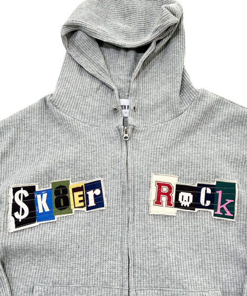 SK8ER ROCK（スケーターロック）の「コラージュロゴ ワッフルフード ジップアップ（メランジグレー）（パーカー・レディース・その他・ONE SIZE）」の3枚目の写真