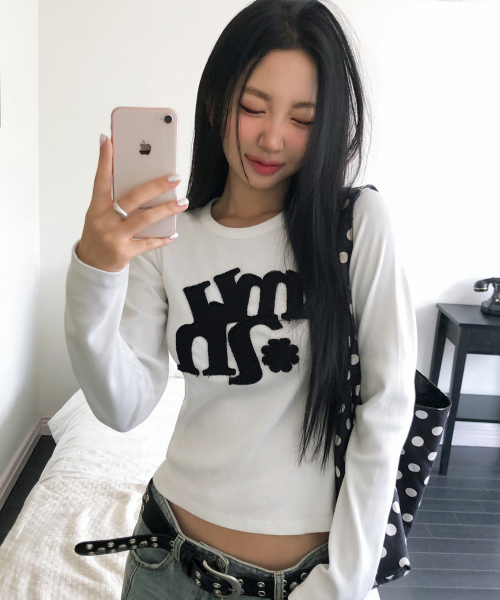 muahmuah（ムーアムーア）の「ヴィンテージ アップリケ ロゴ ロングスリーブ [ホワイト]（Tシャツ/カットソー・レディース・その他・FREE）」の4枚目の写真