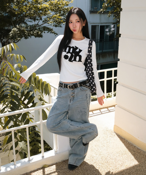 muahmuah（ムーアムーア）の「ヴィンテージ アップリケ ロゴ ロングスリーブ [ホワイト]（Tシャツ/カットソー・レディース・その他・FREE）」の5枚目の写真