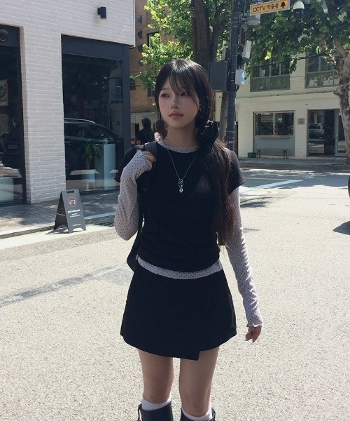 anyonemore（エニワンモア）の「メロウフリルドット長袖Tシャツ+ベーシック半袖Tシャツセット（Tシャツ/カットソー・レディース・ブラック・FREE）」の7枚目の写真