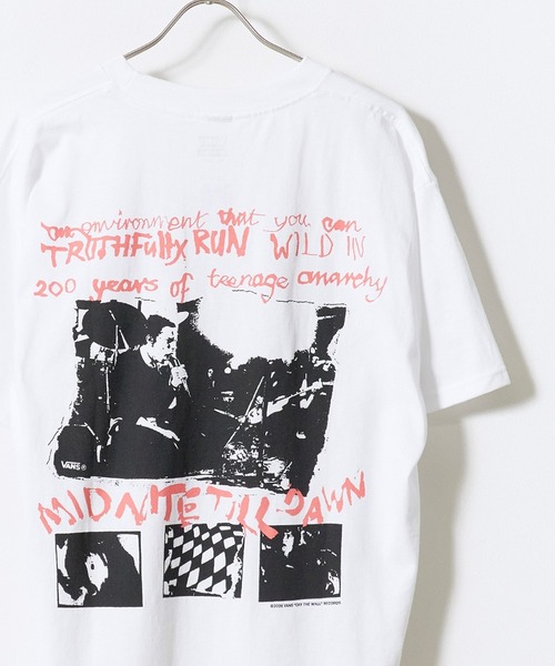 VANS(バンズ)の「VANS/ヴァンズ Sex Pistols Pretty Vacant SS TEE(Tシャツ/カットソー・メンズ・ホワイト/ブラック・M/L/XL)」の1枚目の写真
