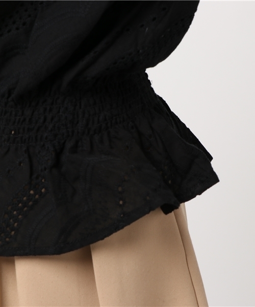 mysty woman（ミスティウーマン）の「綿ローン×スカラップ刺繍Vネックブラウス（シャツ/ブラウス・レディース・ブラック/ピンクベージュ/オフホワイト/パープル・FREE）」の11枚目の写真