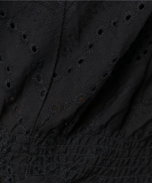 mysty woman（ミスティウーマン）の「綿ローン×スカラップ刺繍Vネックブラウス（シャツ/ブラウス・レディース・ブラック/ピンクベージュ/オフホワイト/パープル・FREE）」の12枚目の写真