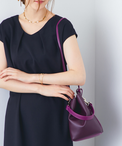 STUDIOUS（ステュディオス）の「【STUDIOUS】トライアングル巾着バッグ（ショルダーバッグ・レディース・ブラック/マルチ/バーガンディー・FREE）」の3枚目の写真